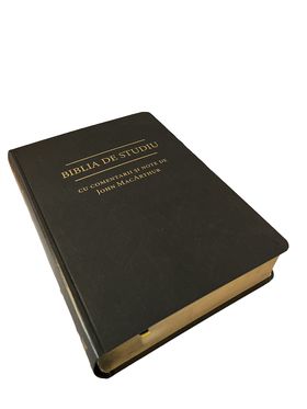 Romanian MacArthur Study Bible